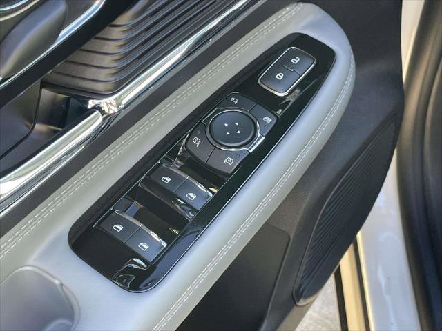 Used 2022 Lincoln Corsair AWD w/ Equipment Group 101A image 16