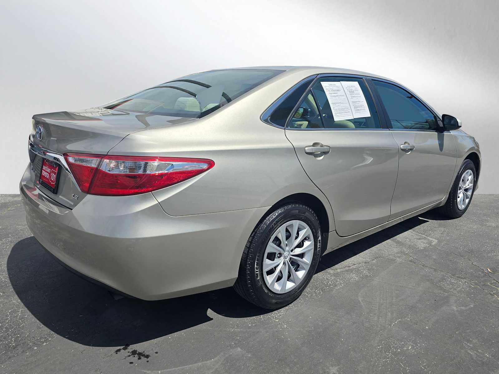 Used 2017 Toyota Camry LE image 3