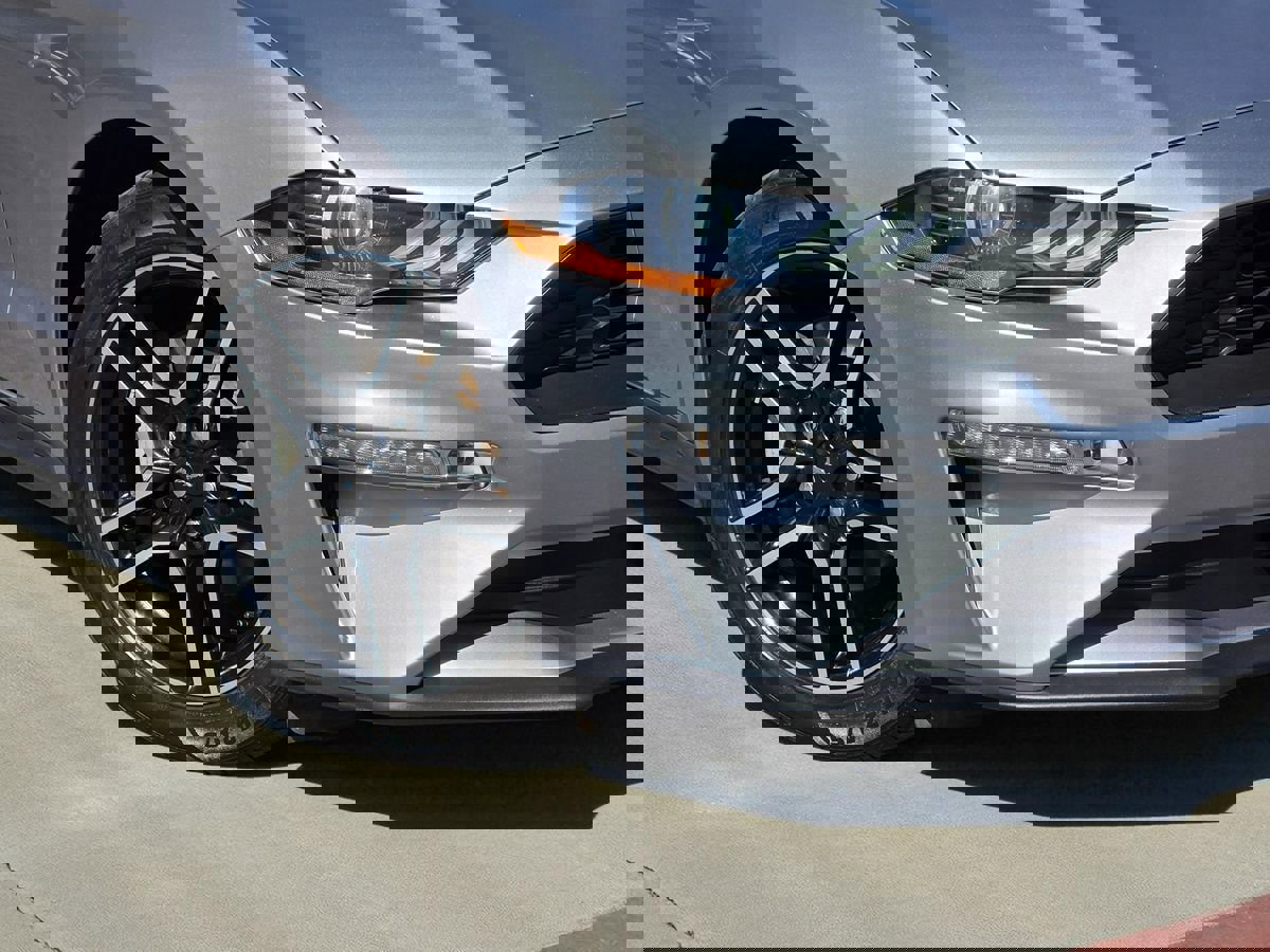 Used 2020 Ford Mustang Premium image 4