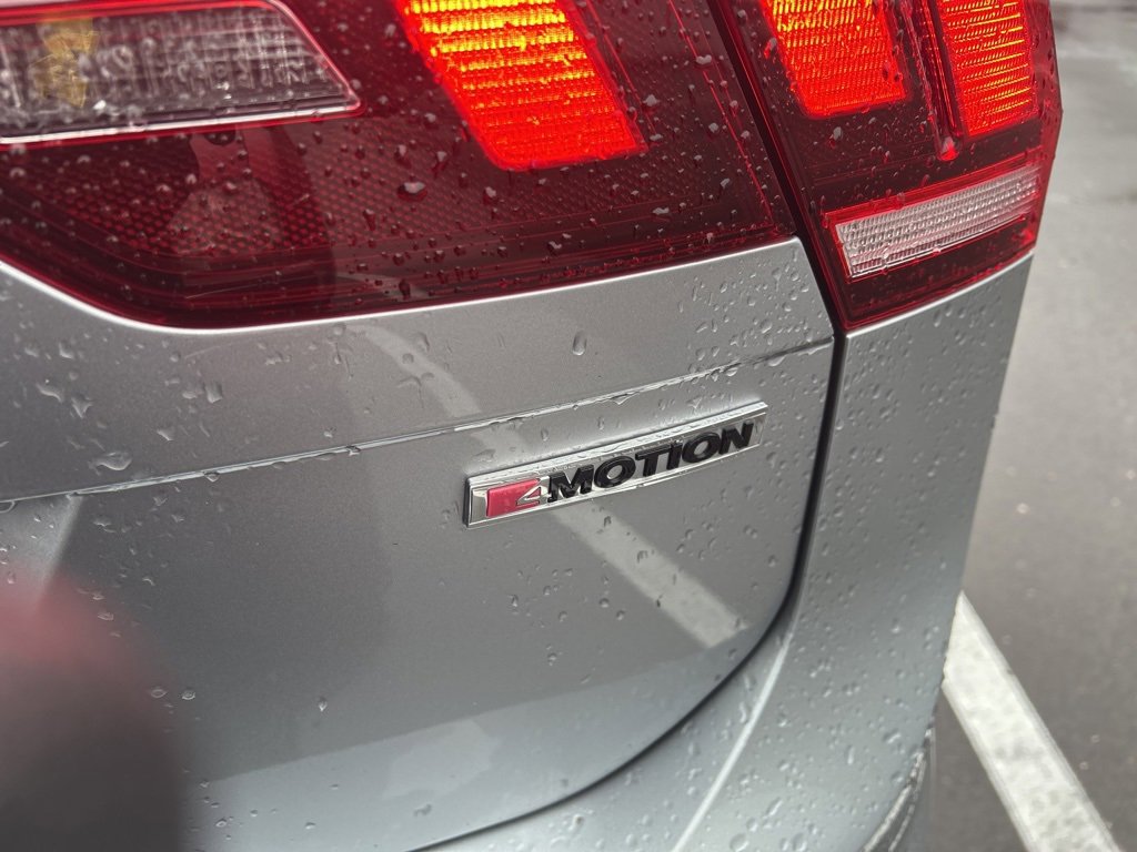 Used 2020 Volkswagen Tiguan SE w/ Panoramic Sunroof Package image 10