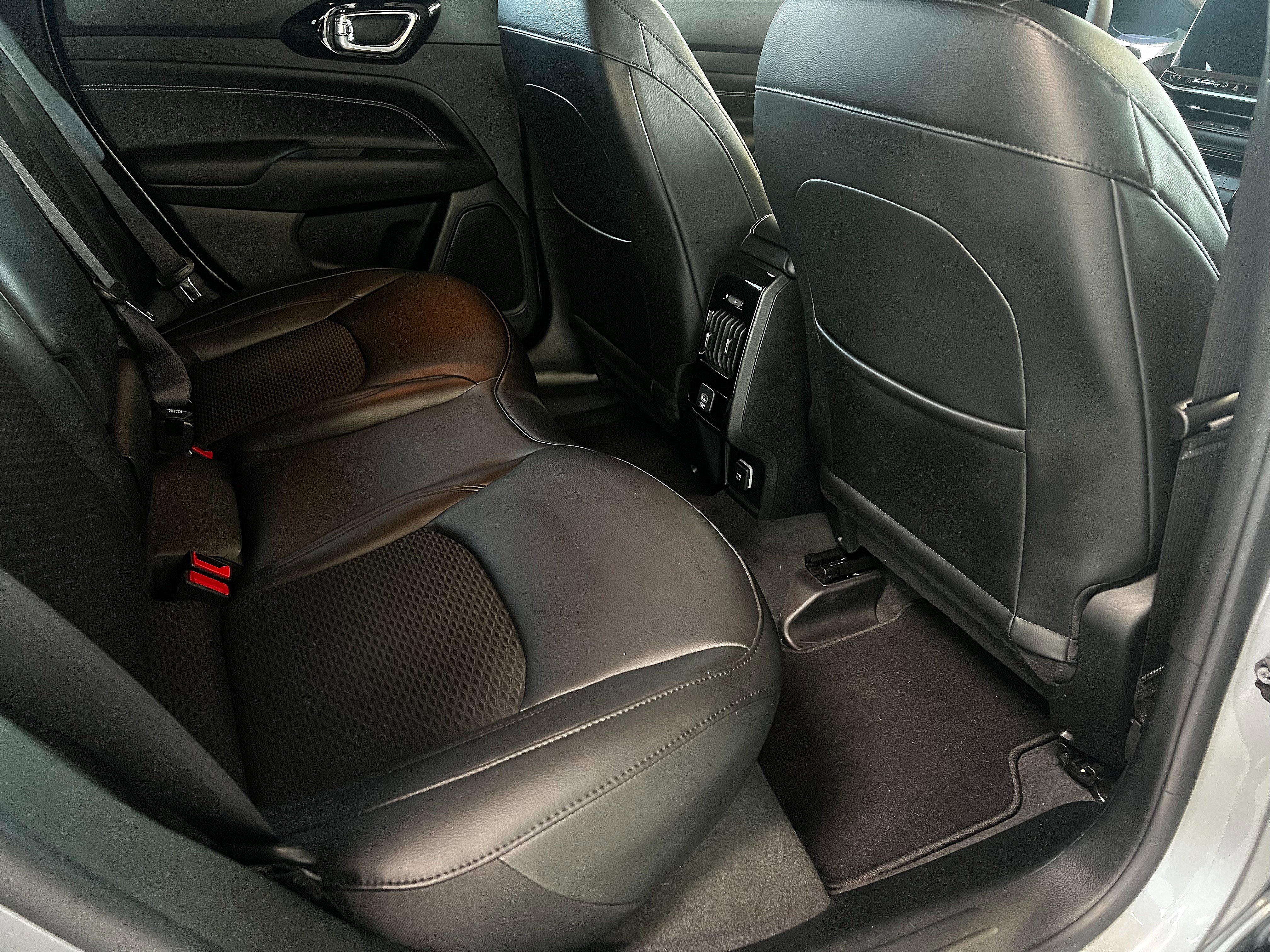 Used 2022 Jeep Compass Latitude image 27