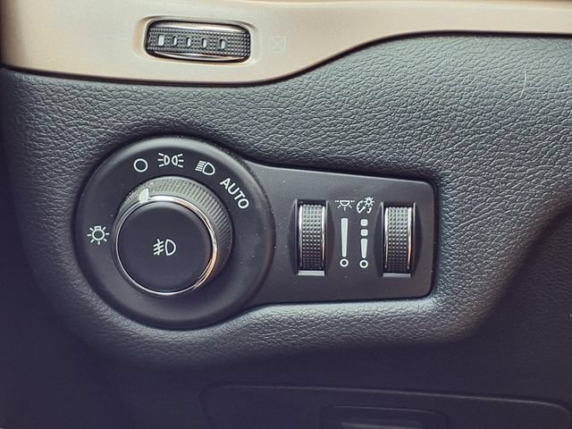 Used 2016 Jeep Cherokee Limited AWD/4WD image 20