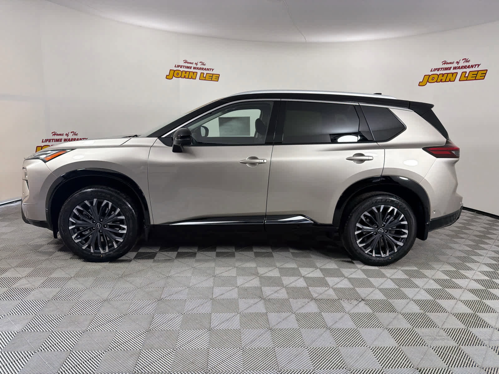 New 2026 Nissan Rogue Platinum w/ Tech Package image 2