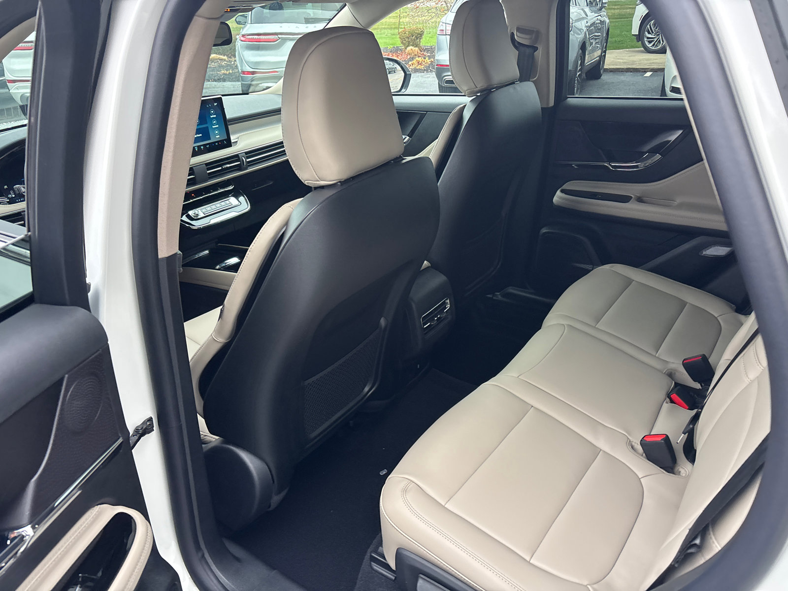 New 2026 Lincoln Corsair Premiere image 27