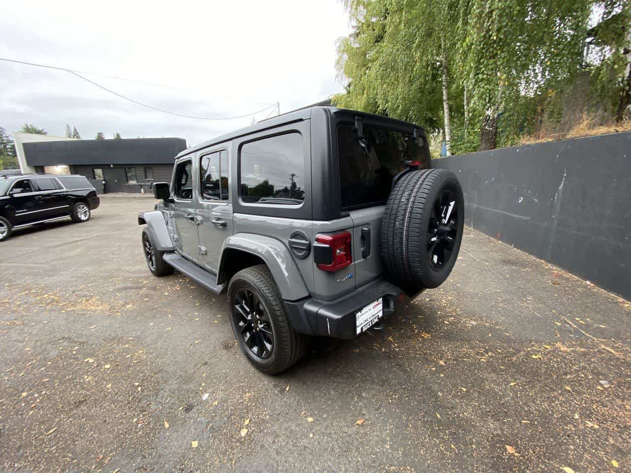 Used 2021 Jeep Wrangler Unlimited Sahara w/ Cold Weather Group AWD/4WD image 4