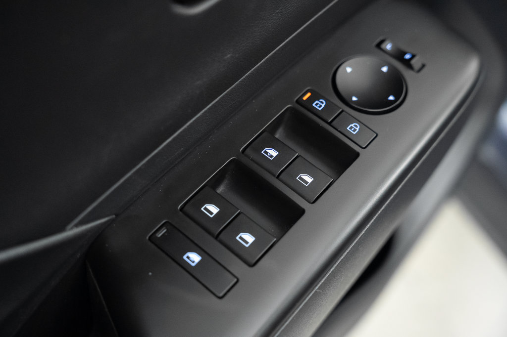 Certified 2025 Hyundai Kona SEL FWD image 35