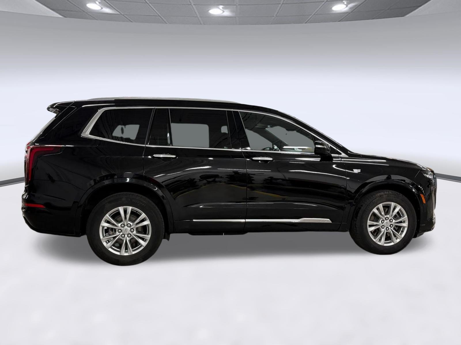 Certified 2025 Cadillac XT6 Luxury FWD image 8