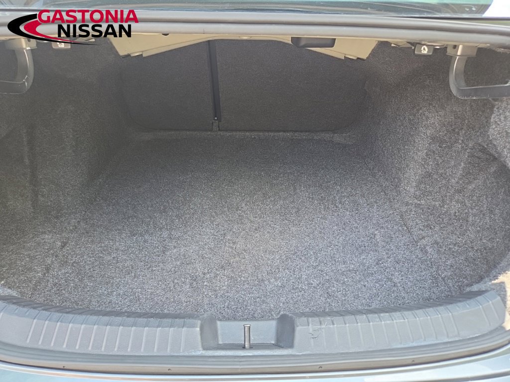Used 2025 Volkswagen Jetta SE FWD image 36