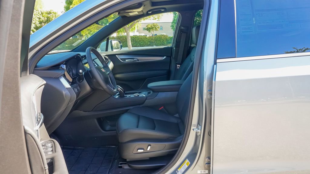 Certified 2025 Cadillac XT6 Luxury FWD image 20
