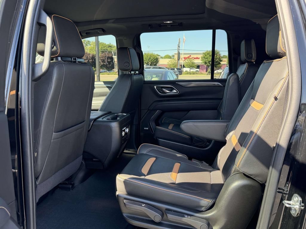 Used 2023 GMC Yukon XL AT4 w/ Technology Package AWD/4WD image 15