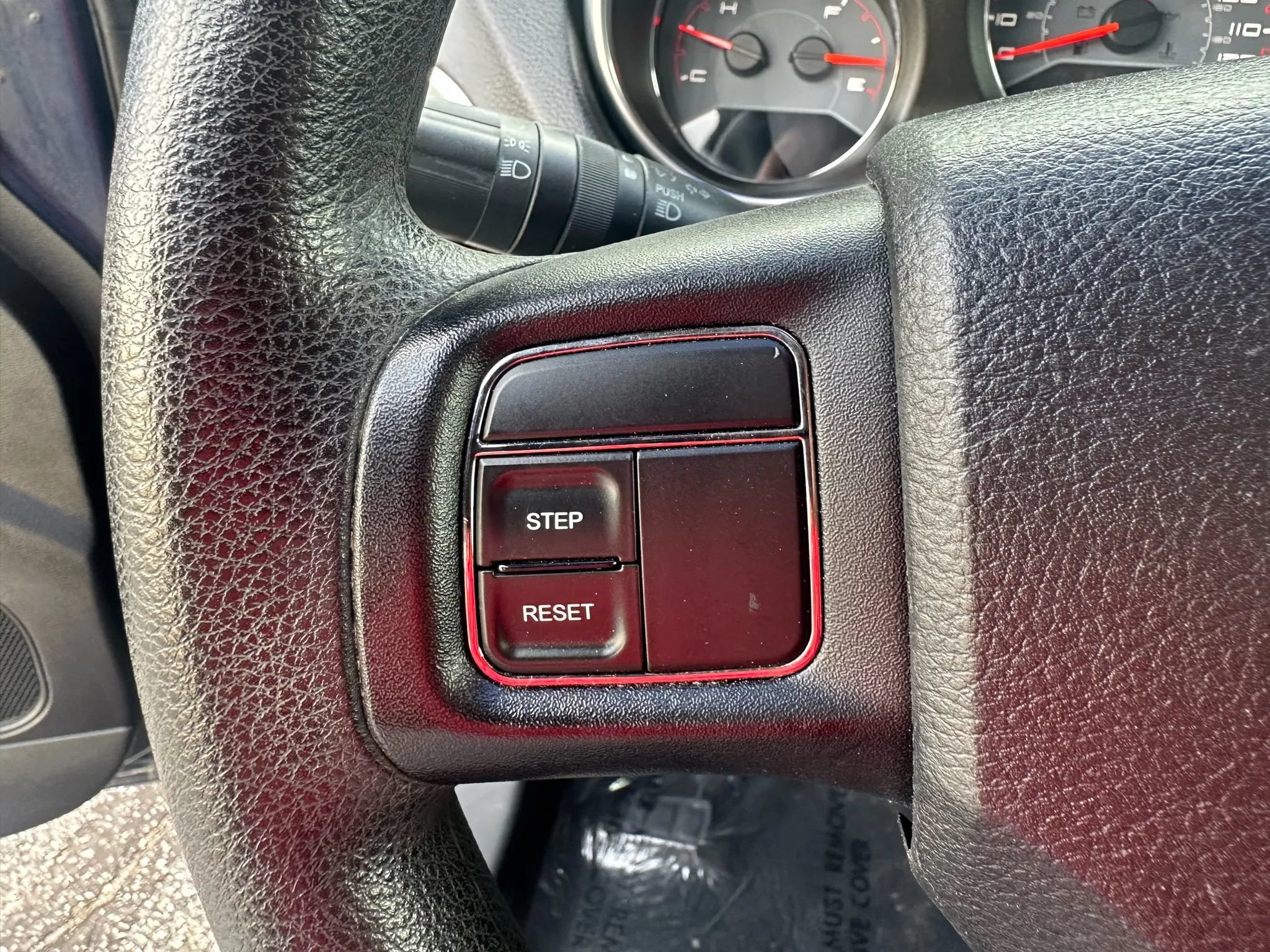 Used 2013 Dodge Avenger SE FWD image 11