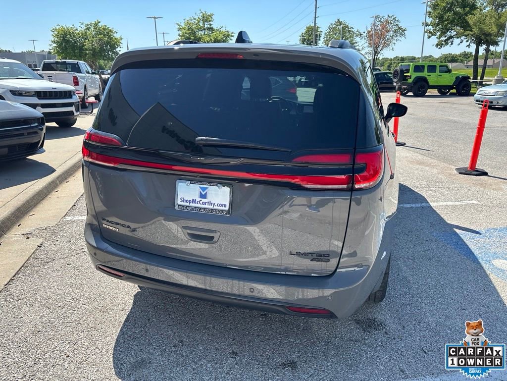 Used 2025 Chrysler Pacifica Limited AWD/4WD image 20