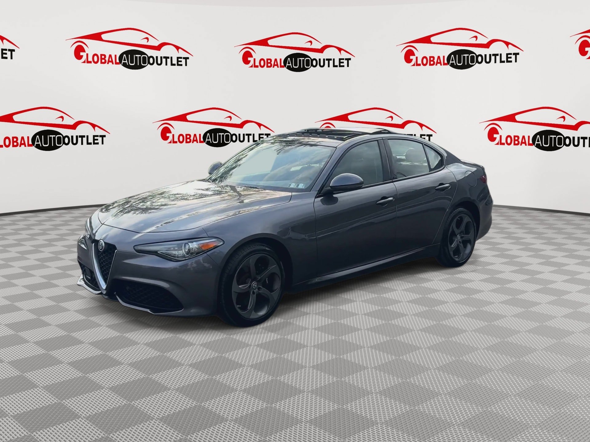 Used 2017 Alfa Romeo Giulia Ti w/ TI 18" Sport Package AWD/4WD image 4