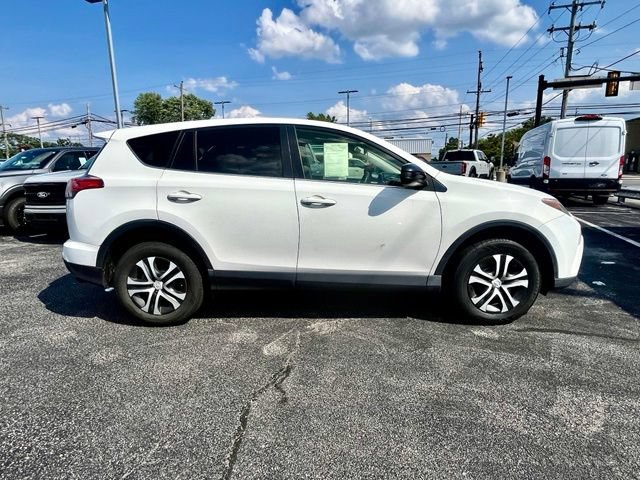 Used 2018 Toyota RAV4 LE w/ All Weather Liner Package AWD/4WD image 9