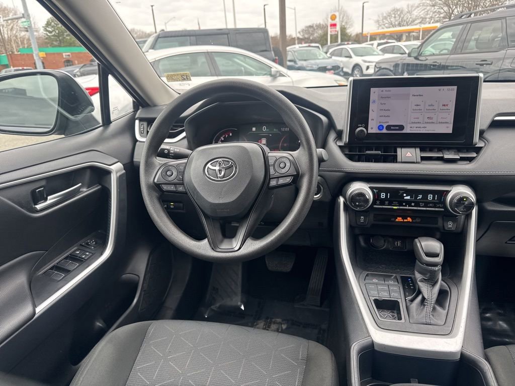 Used 2025 Toyota RAV4 XLE image 36