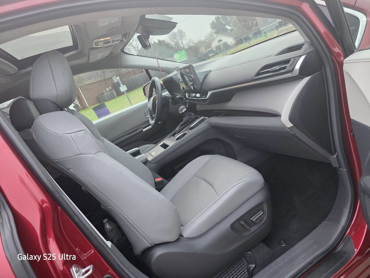 Used 2024 Toyota Sienna XLE w/ XLE Plus Package image 11