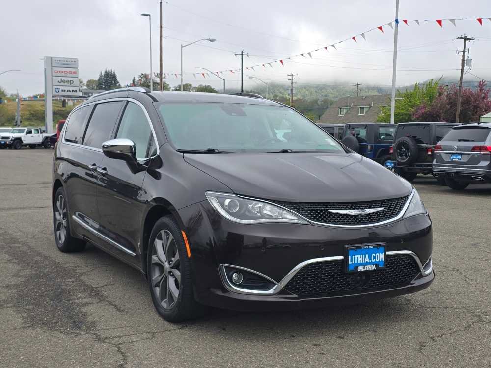 Used 2017 Chrysler Pacifica Limited w/ UConnect Theater Package image 7