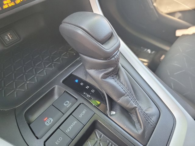 Used 2024 Toyota RAV4 XLE FWD image 20