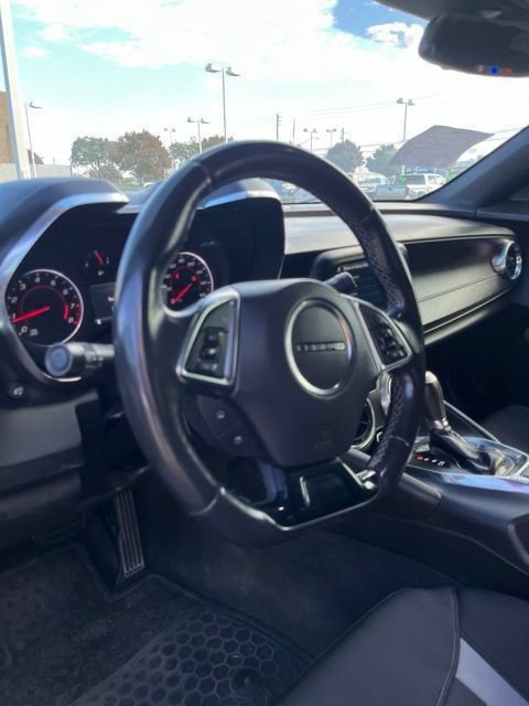 Used 2018 Chevrolet Camaro LT RWD image 5