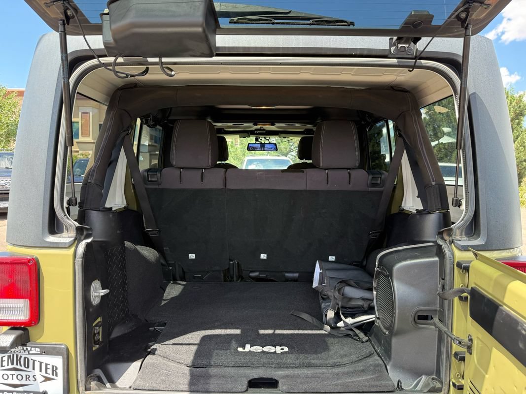 Used 2013 Jeep Wrangler Unlimited Sahara w/ Connectivity Group AWD/4WD image 17