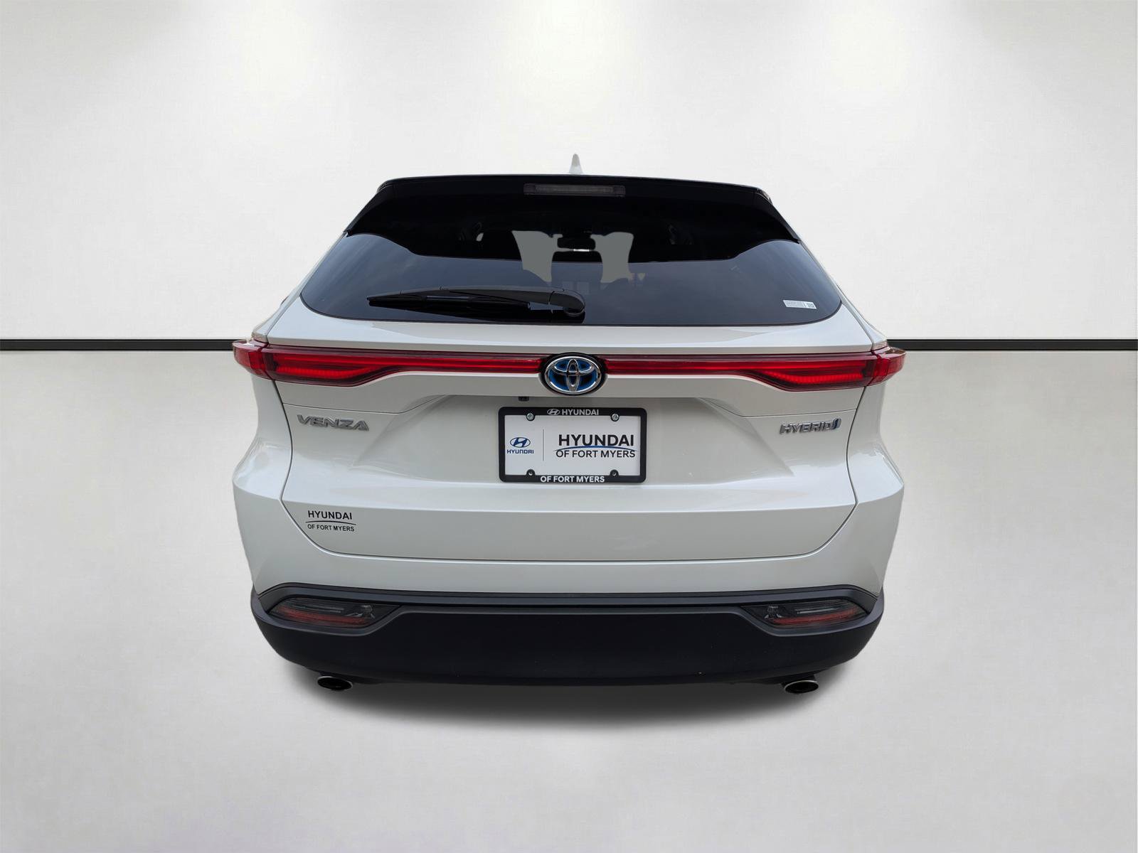 Used 2022 Toyota Venza LE AWD/4WD image 5