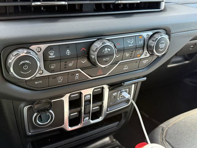 New 2025 Jeep Wrangler Sahara w/ Technology Group image 22