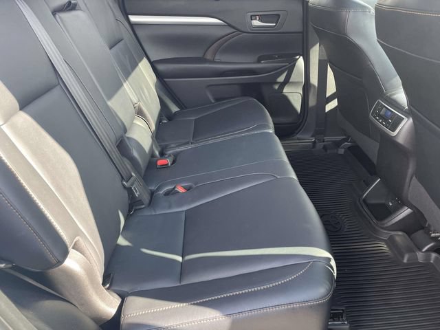 Used 2018 Toyota Highlander XLE AWD/4WD image 15