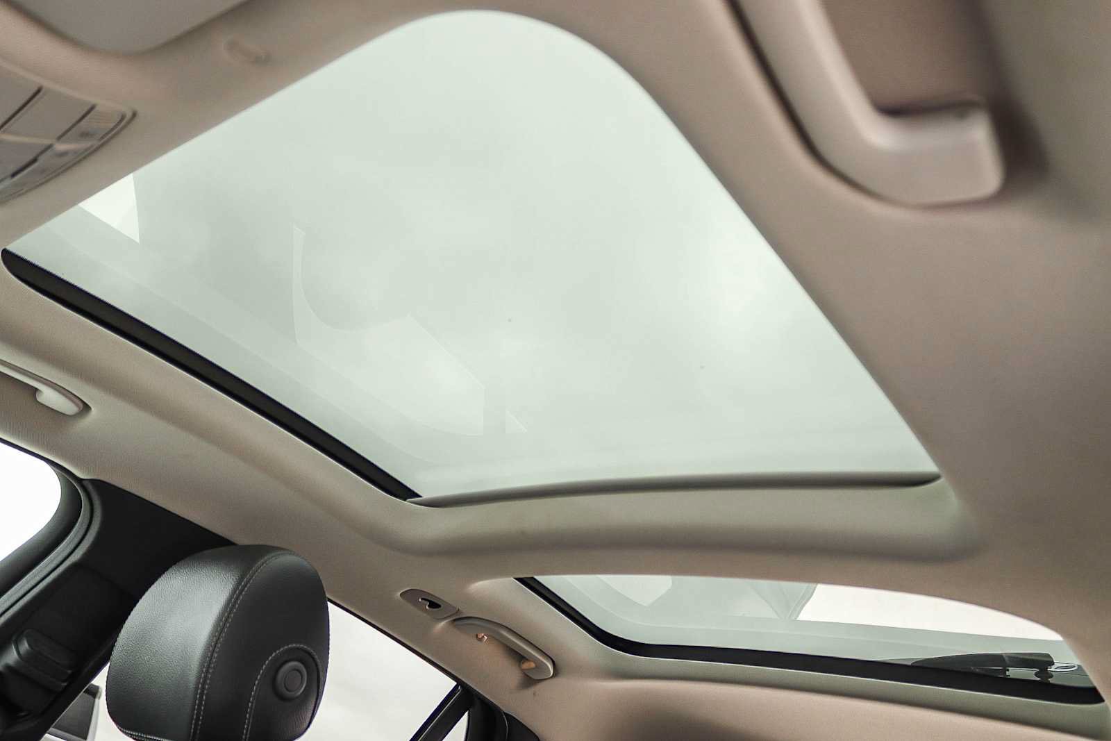 Used 2022 Mercedes-Benz GLC 300 image 24