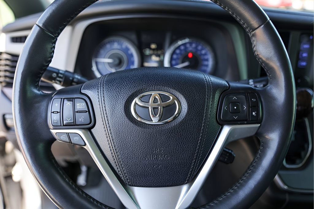 Used 2017 Toyota Sienna Limited Premium AWD/4WD image 15