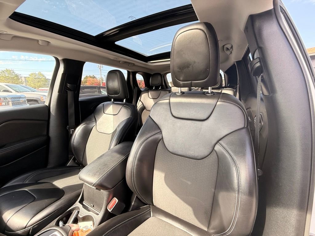 Used 2019 Jeep Cherokee Latitude Plus w/ Comfort/Convenience Group image 24