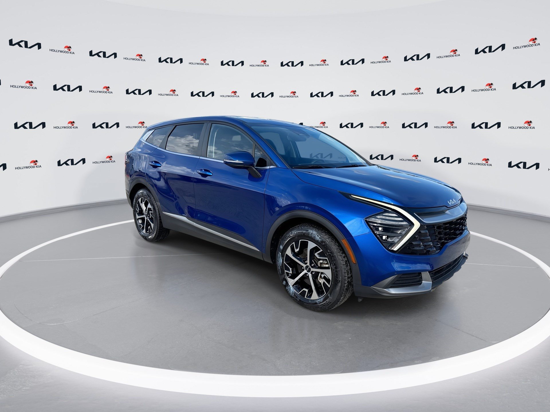 Used 2024 Kia Sportage EX FWD image 2