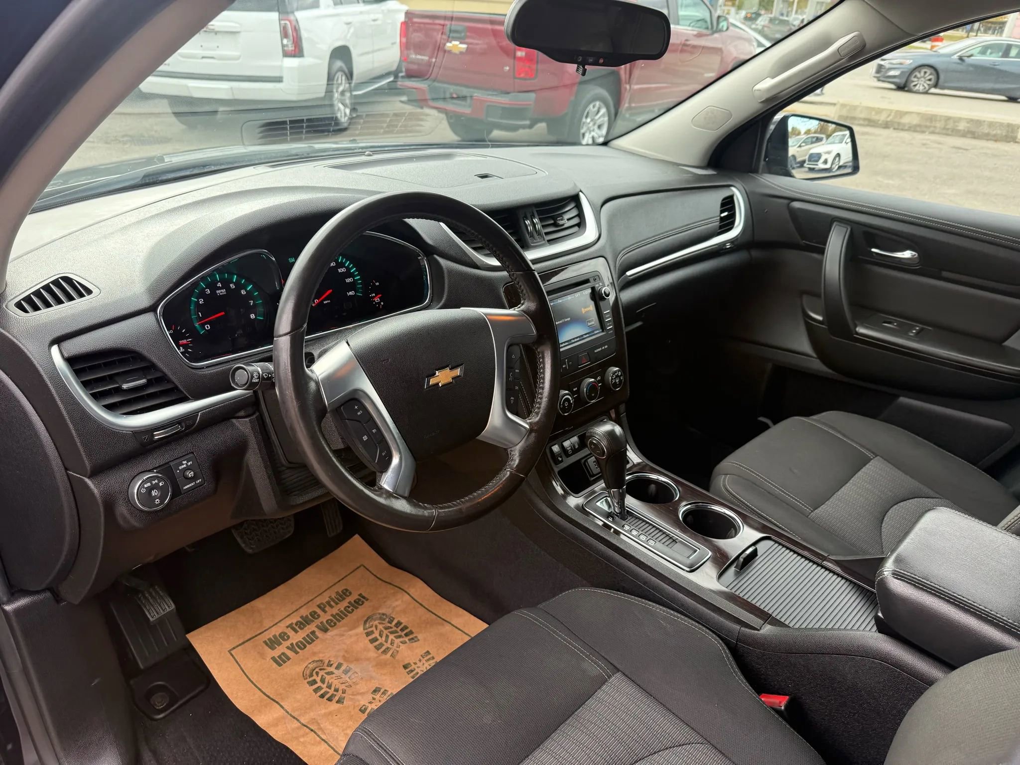 Used 2017 Chevrolet Traverse LT w/ Style and Technology Package image 17