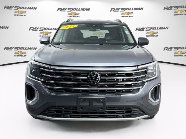 Used 2025 Volkswagen Atlas SE AWD/4WD image 2