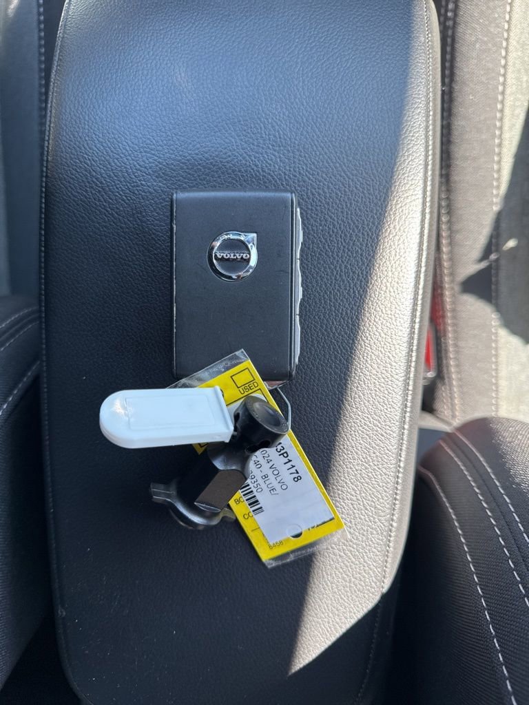 Used 2024 Volvo XC40 B5 Core image 51