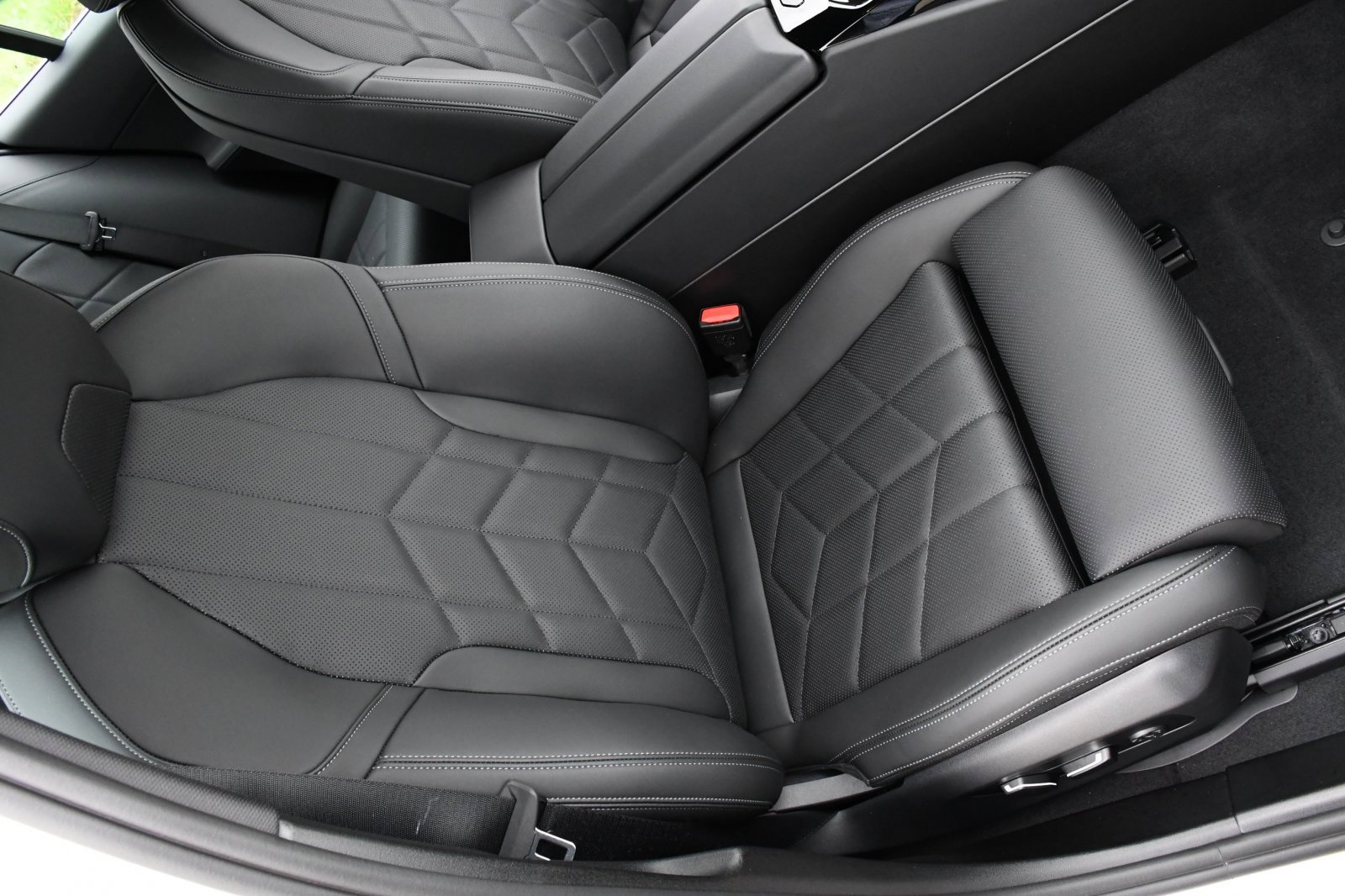 Used 2024 BMW 530i xDrive w/ Convenience Package image 17