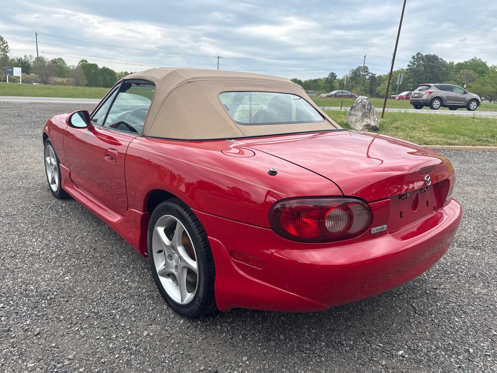 Used 2001 MAZDA MX-5 Miata RWD image 9