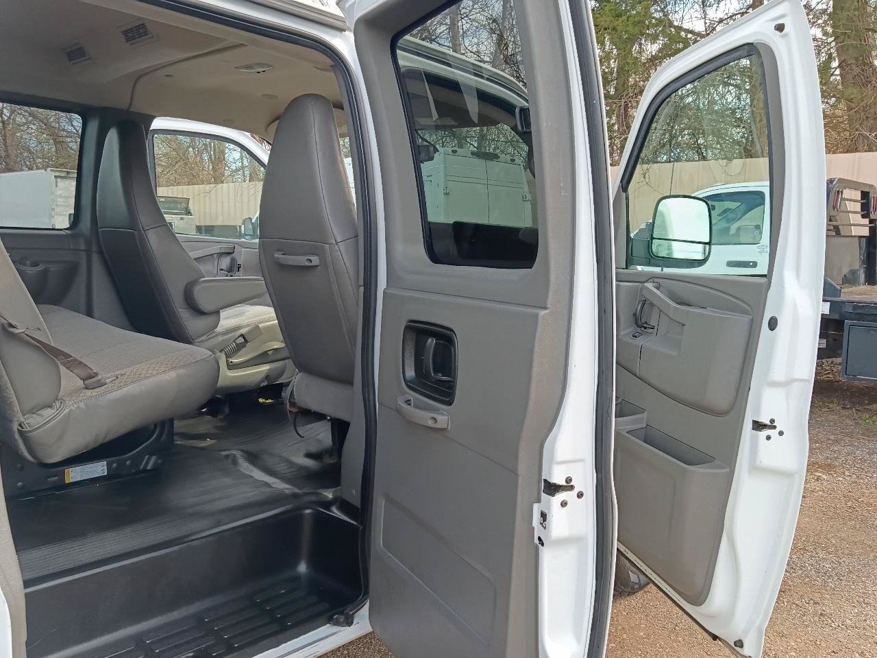 Used 2022 Chevrolet Express 3500 LS RWD image 20