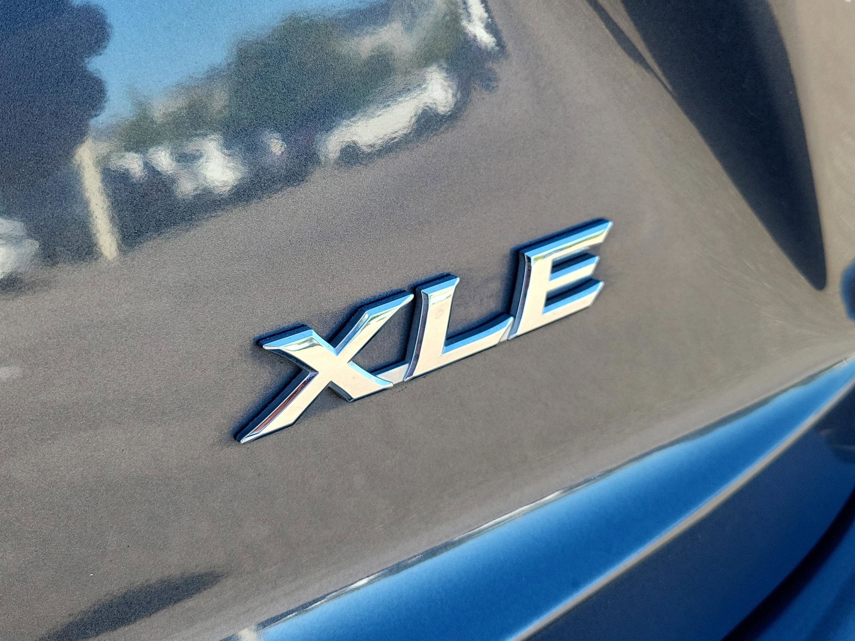 Used 2019 Toyota Yaris XLE image 28