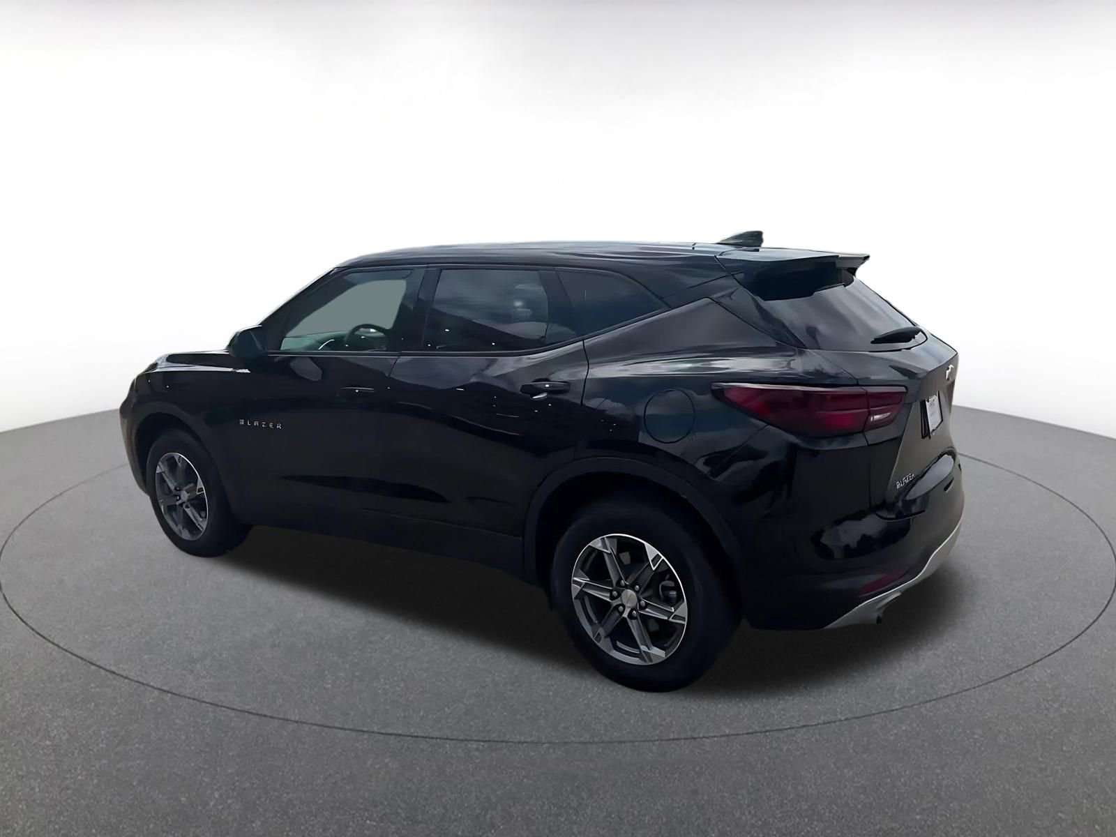 Used 2025 Chevrolet Blazer LT FWD image 11