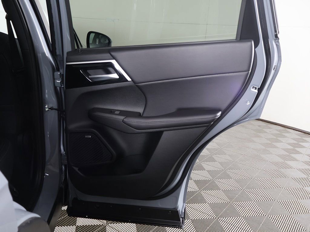 New 2026 Mitsubishi Outlander SE image 28