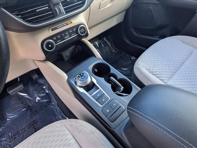 Used 2020 Ford Escape SE image 16