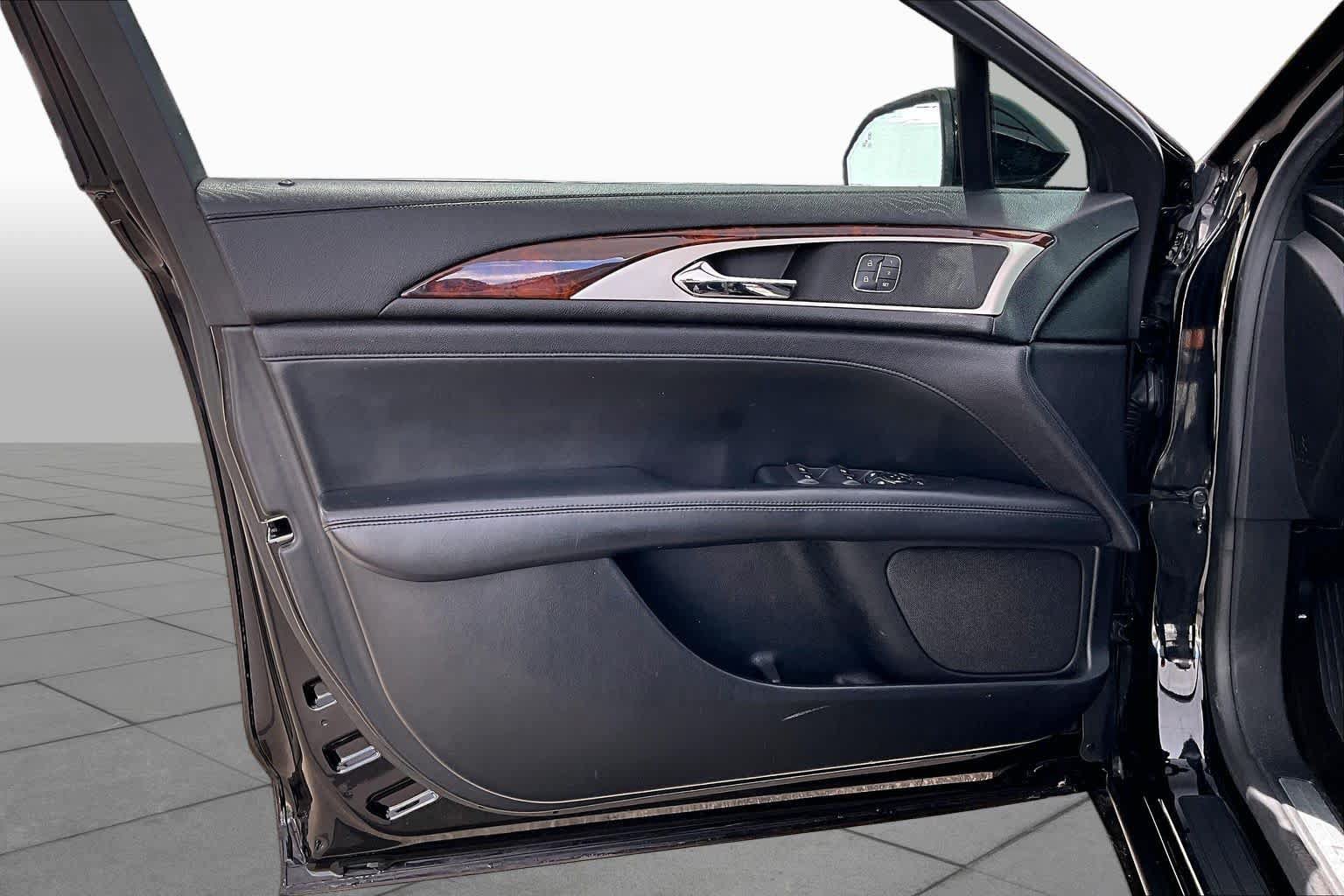 Used 2017 Lincoln MKZ Reserve FWD image 22