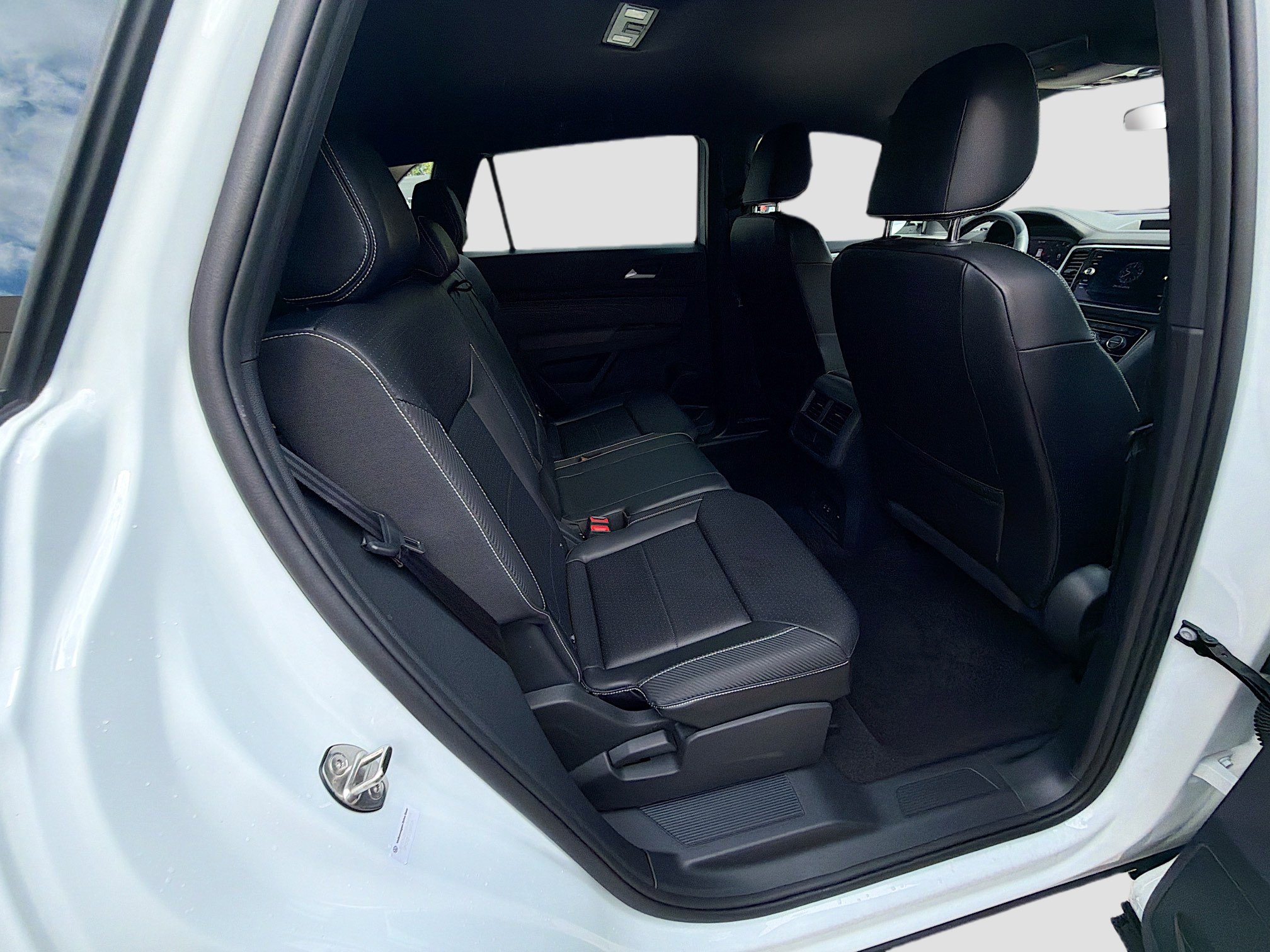 Certified 2022 Volkswagen Atlas Cross Sport SE image 28