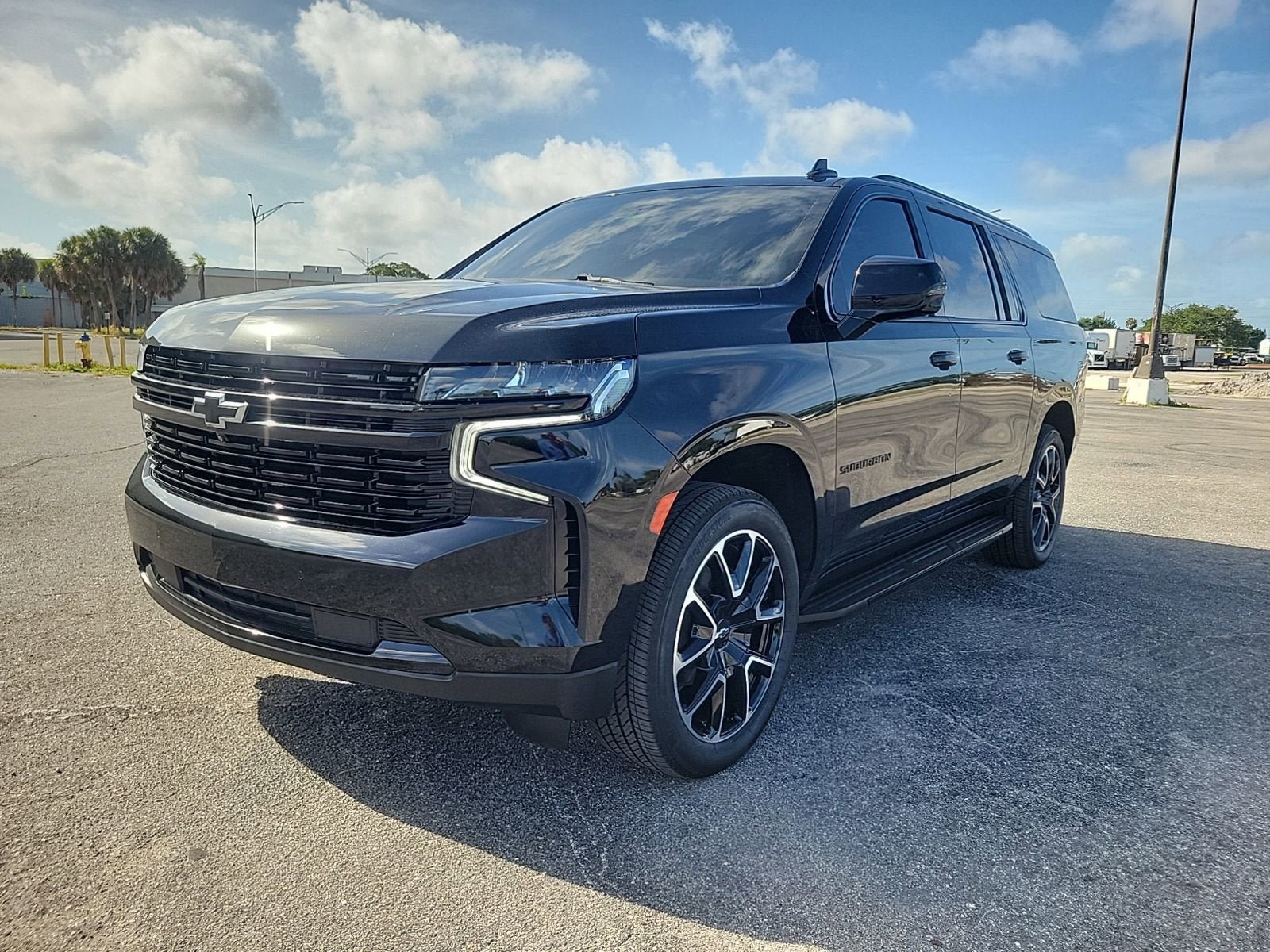 Used 2024 Chevrolet Suburban RST w/ Luxury Package RWD video 2
