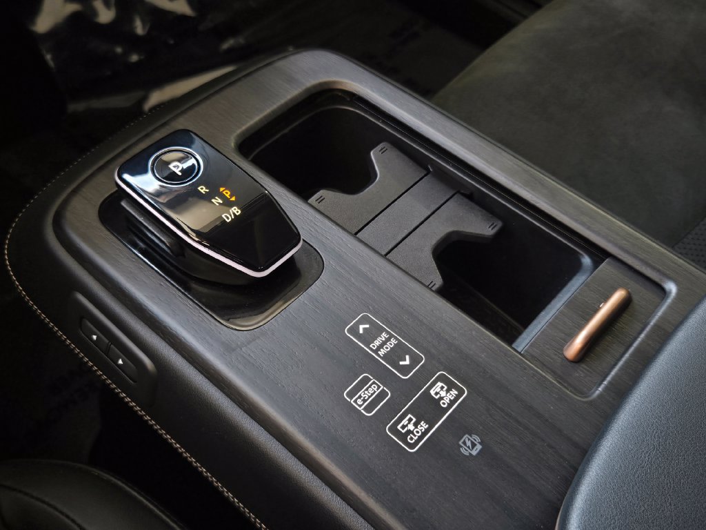 Used 2024 Nissan Ariya AWD image 21