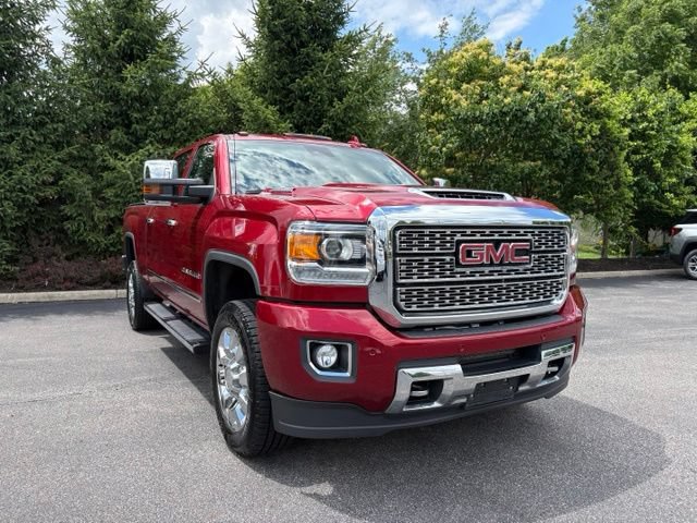 Used 2018 GMC Sierra 2500 Denali w/ Duramax Plus Package AWD/4WD image 9