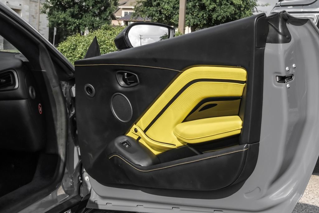 Used 2020 Aston Martin V8 Vantage Coupe RWD image 39