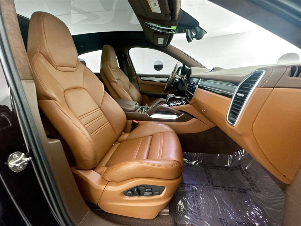 Used 2022 Porsche Cayenne Turbo image 27