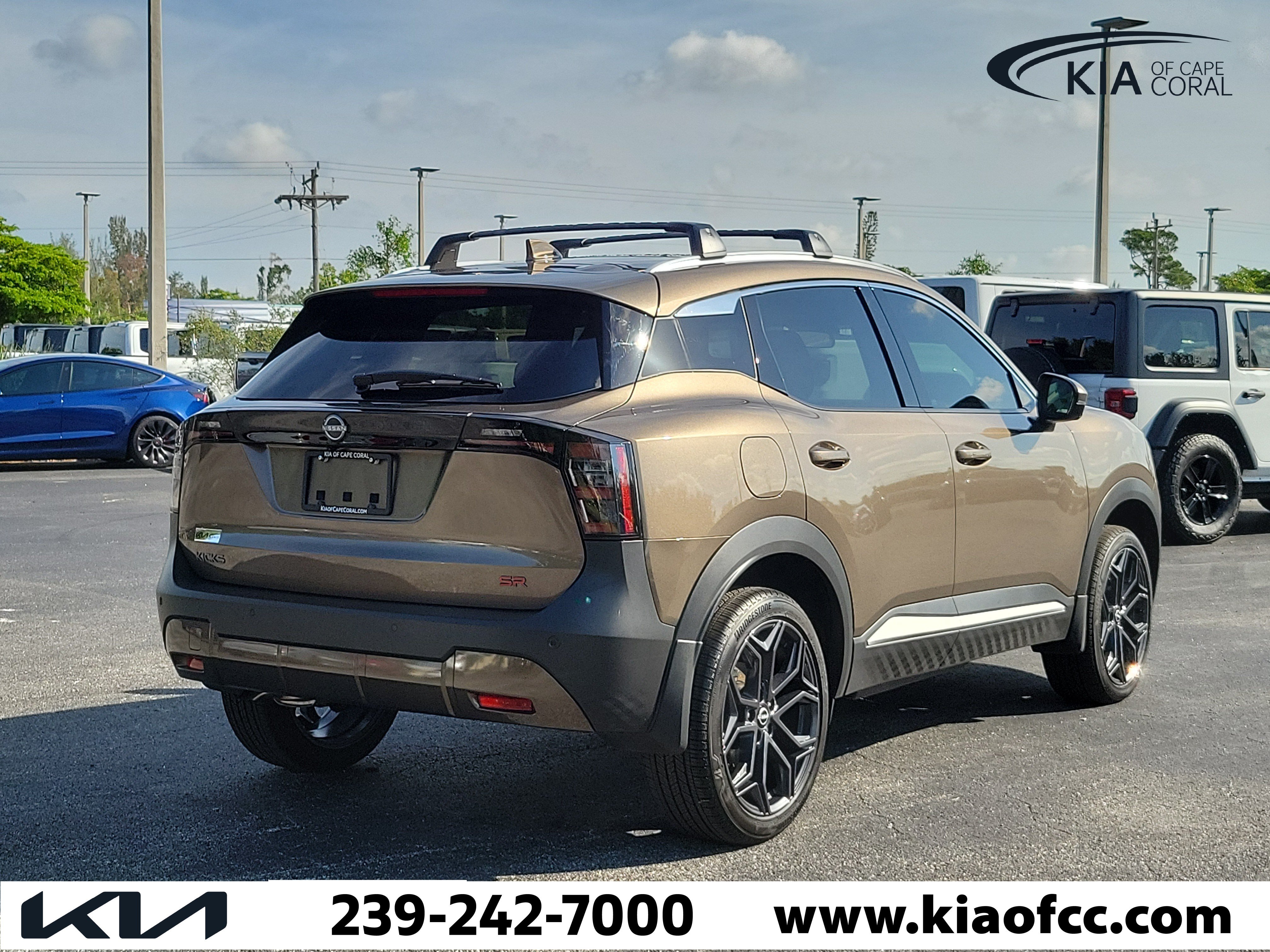 Used 2025 Nissan Kicks SR FWD image 6