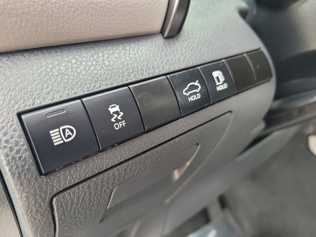 Used 2023 Toyota Camry SE image 19